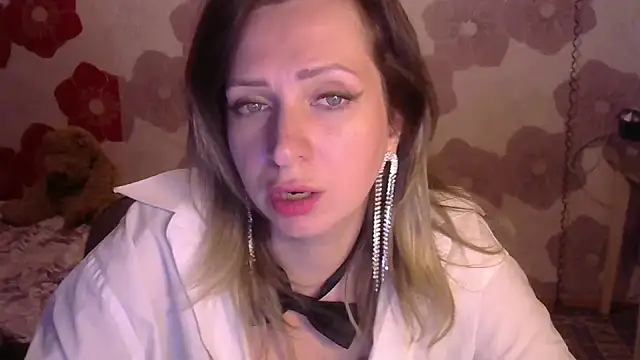 Snapshot of Queen_Daenerys chatting on 09/30/25, 04:35 Queen Daenerys online show from 09/30/25, 04:35