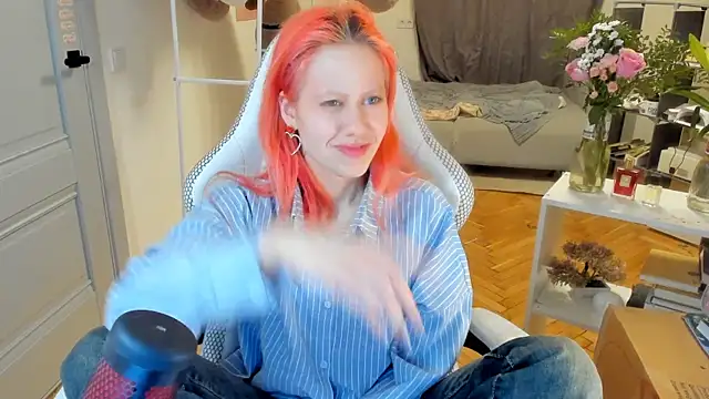 Snapshot of Silly__Milly chatting on 03/08/25, 08:03 Silly  Milly online show from 03/08/25, 08:03