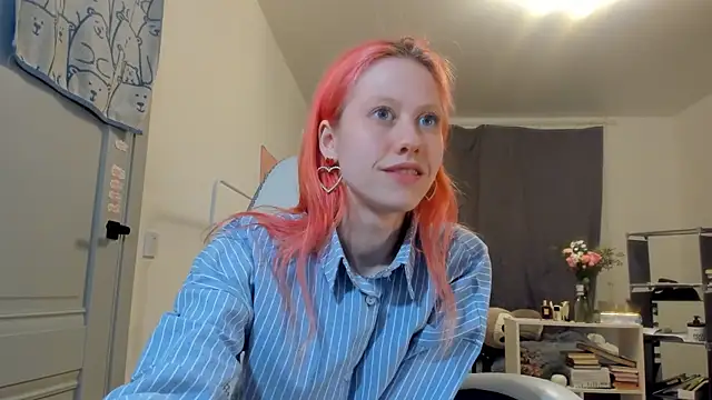 Snapshot of Silly__Milly chatting on 03/08/25, 12:44 Silly  Milly online show from 03/08/25, 12:44