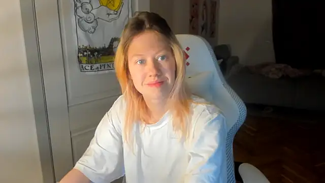 Snapshot of Silly__Milly chatting on 12/17/24, 02:55 Silly  Milly online show from 12/17/24, 02:55