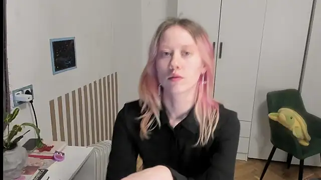 Snapshot of Silly__Milly chatting on 06/04/26, 01:32 Silly Milly online show from 06/04/26, 01:32