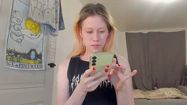 Snapshot of Silly__Milly chatting on 12/26/24, 04:14 Silly  Milly online show from 12/26/24, 04:14