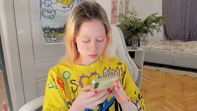Snapshot of Silly__Milly chatting on 01/02/25, 12:03 Silly  Milly online show from 01/02/25, 12:03