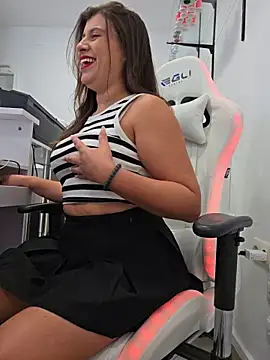 GatitaXD27 online show from 10/28/25, 10:25