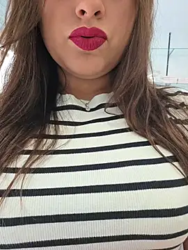 GatitaXD27 online show from 11/29/25, 09:53