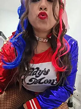 GatitaXD27 online show from 10/31/25, 10:23