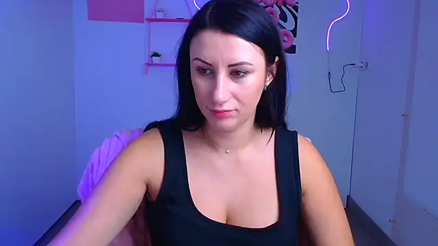 Loren Moa online show from 10/25/25, 05:39