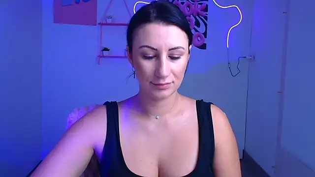 Loren Moa online show from 11/12/25, 01:04