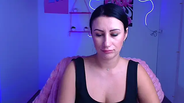 Loren Moa online show from 11/21/25, 12:48