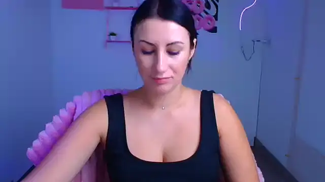 Loren Moa online show from 10/24/25, 11:53