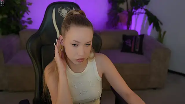 Linda054 online show from 11/15/25, 05:55