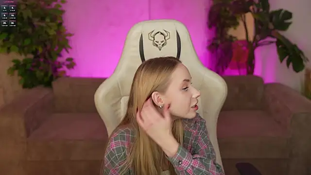 Linda054 online show from 10/27/25, 08:32