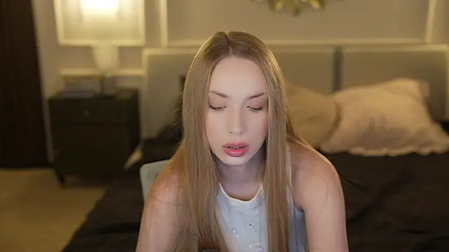 Linda054 online show from 10/25/25, 12:21