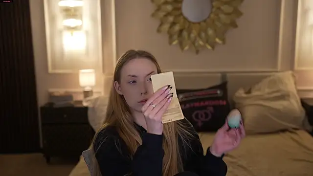 Linda054 online show from 11/30/25, 12:44