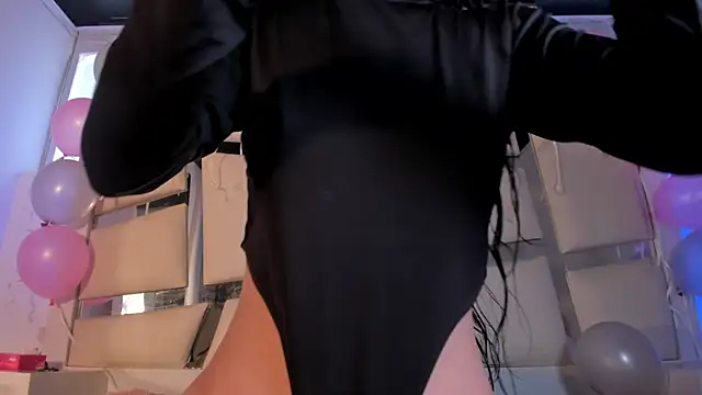 Snapshot of chrystal_js chatting on 10/25/25, 01:34 chrystal js online show from 10/25/25, 01:34