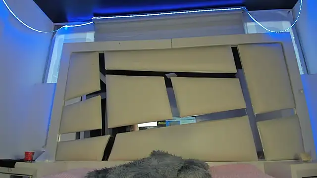 chrystal js online show from 03/26/26, 12:47