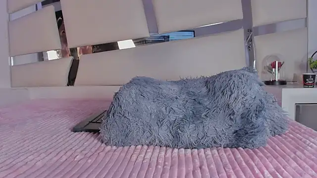 chrystal js online show from 02/12/26, 02:39