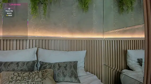 Lana Lann online show from 12/15/25, 01:17