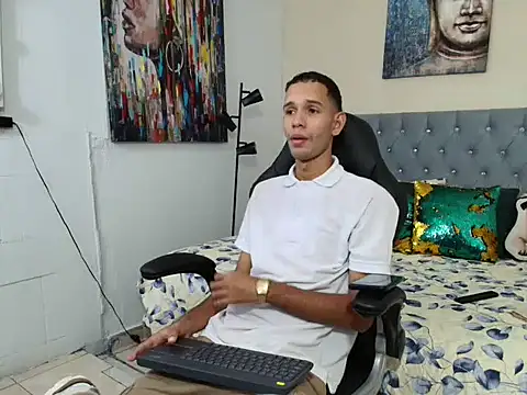 Snapshot of tonny_23cm_ chatting on 10/21/25, 06:51 tonny 23cm online show from 10/21/25, 06:51