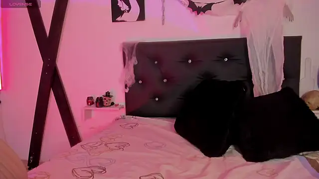 Little Naughtty online show from 10/23/25, 01:32