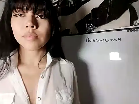 Snapshot of chinanochina chatting on 09/18/25, 03:20 chinanochina online show from 09/18/25, 03:20