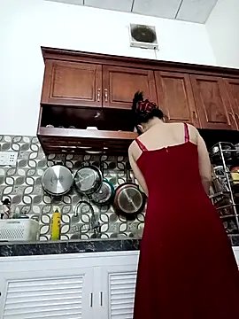    Erin    online show from 11/04/25, 03:43