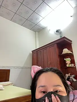 Snapshot of ___Erin___ chatting on 04/16/26, 02:12 Erin online show from 04/16/26, 02:12