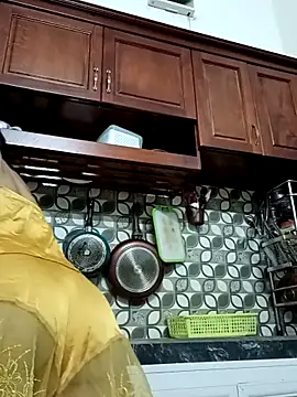    Erin    online show from 11/06/25, 03:05