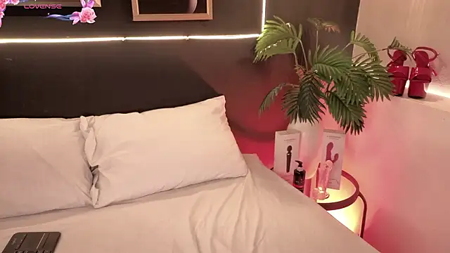 Snapshot of samanthaevanss1 chatting on 02/04/26, 02:50 samanthaevanss1 online show from 02/04/26, 02:50