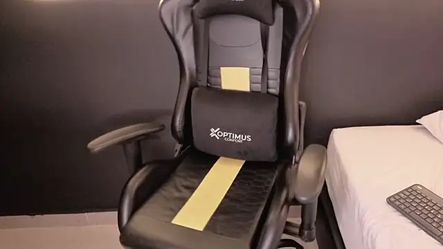 Snapshot of samanthaevanss1 chatting on 02/24/26, 02:12 samanthaevanss1 online show from 02/24/26, 02:12