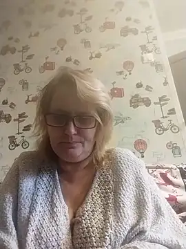 Forest-Lady online show from 10/21/25, 08:14