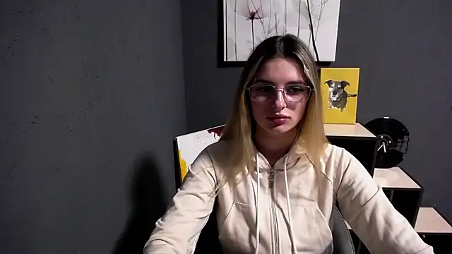 lady olivia  online show from 04/28/26, 03:05