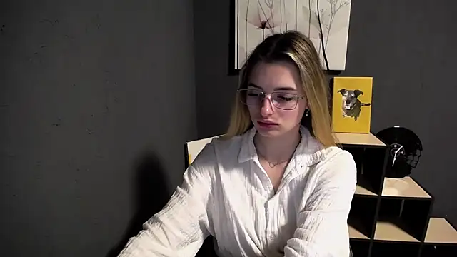 lady olivia  online show from 04/21/26, 12:34