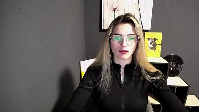lady olivia  online show from 04/23/26, 01:13
