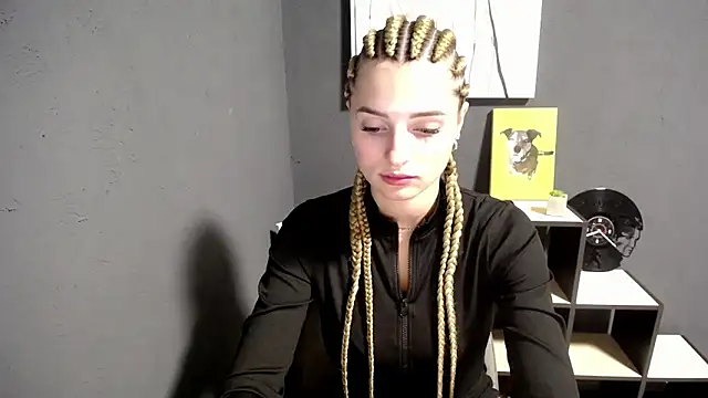 lady olivia  online show from 10/10/25, 01:23