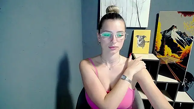 Snapshot of lady_olivia_ chatting on 06/24/26, 12:37 lady olivia online show from 06/24/26, 12:37