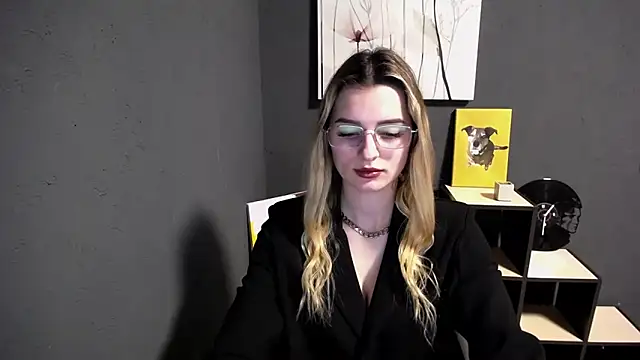 lady olivia  online show from 03/20/26, 01:45