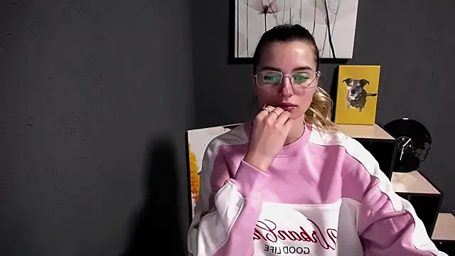 lady olivia  online show from 04/14/26, 05:51