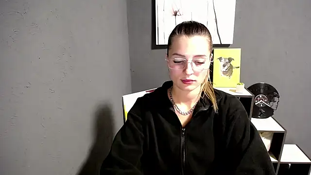lady olivia  online show from 09/23/25, 02:57