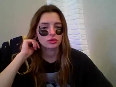 Snapshot of lady_olivia_ chatting on 11/29/25, 01:33 lady olivia online show from 11/29/25, 01:33