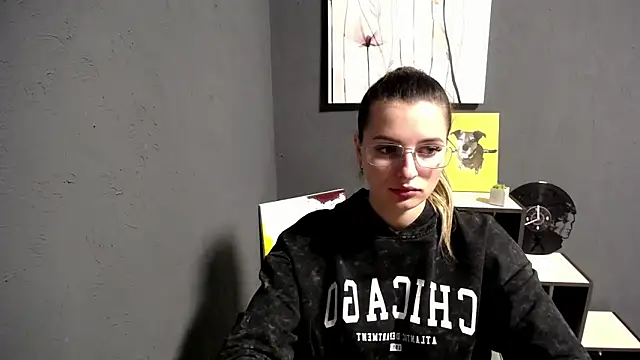 Snapshot of lady_olivia_ chatting on 11/17/25, 02:21 lady olivia online show from 11/17/25, 02:21