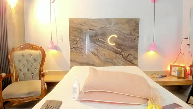 Alisson zambrano online show from 11/19/25, 08:20