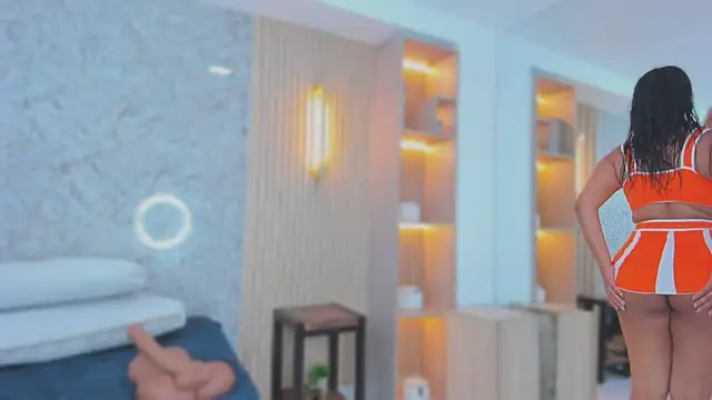 Snapshot of ximena_case chatting on 10/27/25, 12:17 ximena case online show from 10/27/25, 12:17