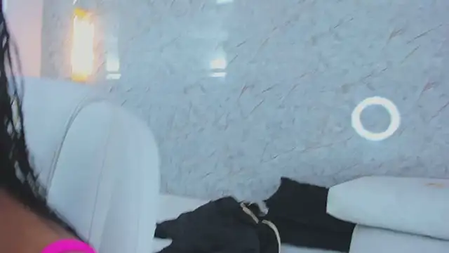 Snapshot of ximena_case chatting on 10/18/25, 12:18 ximena case online show from 10/18/25, 12:18