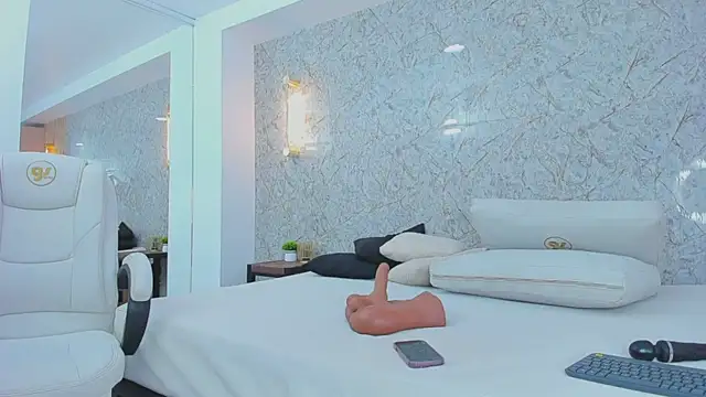 Snapshot of ximena_case chatting on 09/22/25, 12:11 ximena case online show from 09/22/25, 12:11