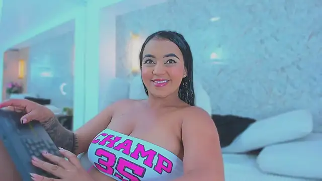 Snapshot of ximena_case chatting on 10/30/25, 12:25 ximena case online show from 10/30/25, 12:25