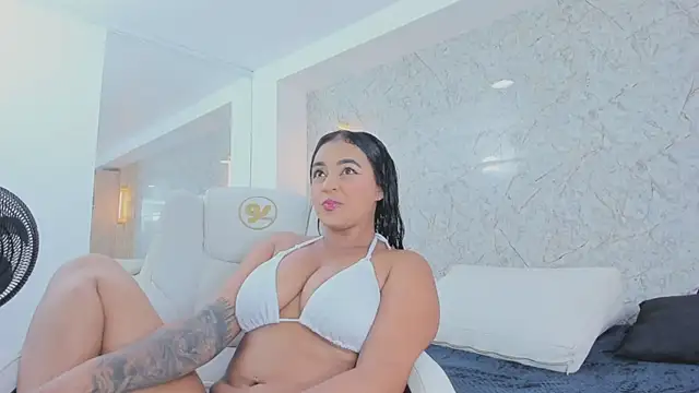 Snapshot of ximena_case chatting on 09/24/25, 12:11 ximena case online show from 09/24/25, 12:11