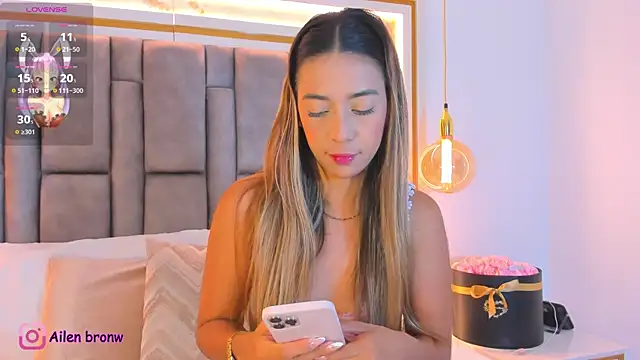 Snapshot of elianabrown chatting on 12/20/25, 10:45 elianabrown online show from 12/20/25, 10:45