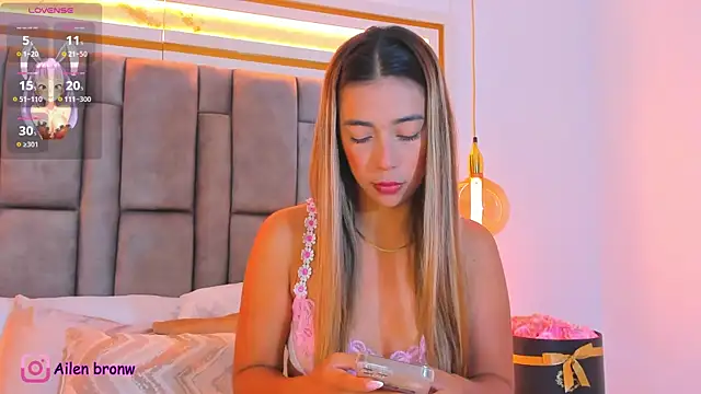 Snapshot of elianabrown chatting on 09/19/25, 08:46 elianabrown online show from 09/19/25, 08:46
