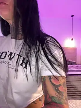 Snapshot of YasmimBrasil chatting on 11/10/25, 04:45 YasmimBrasil online show from 11/10/25, 04:45